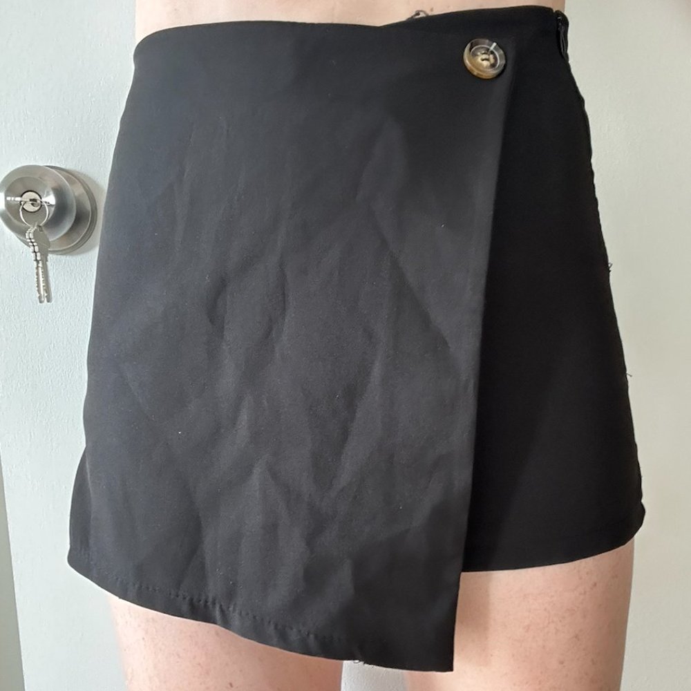 Black Skort
